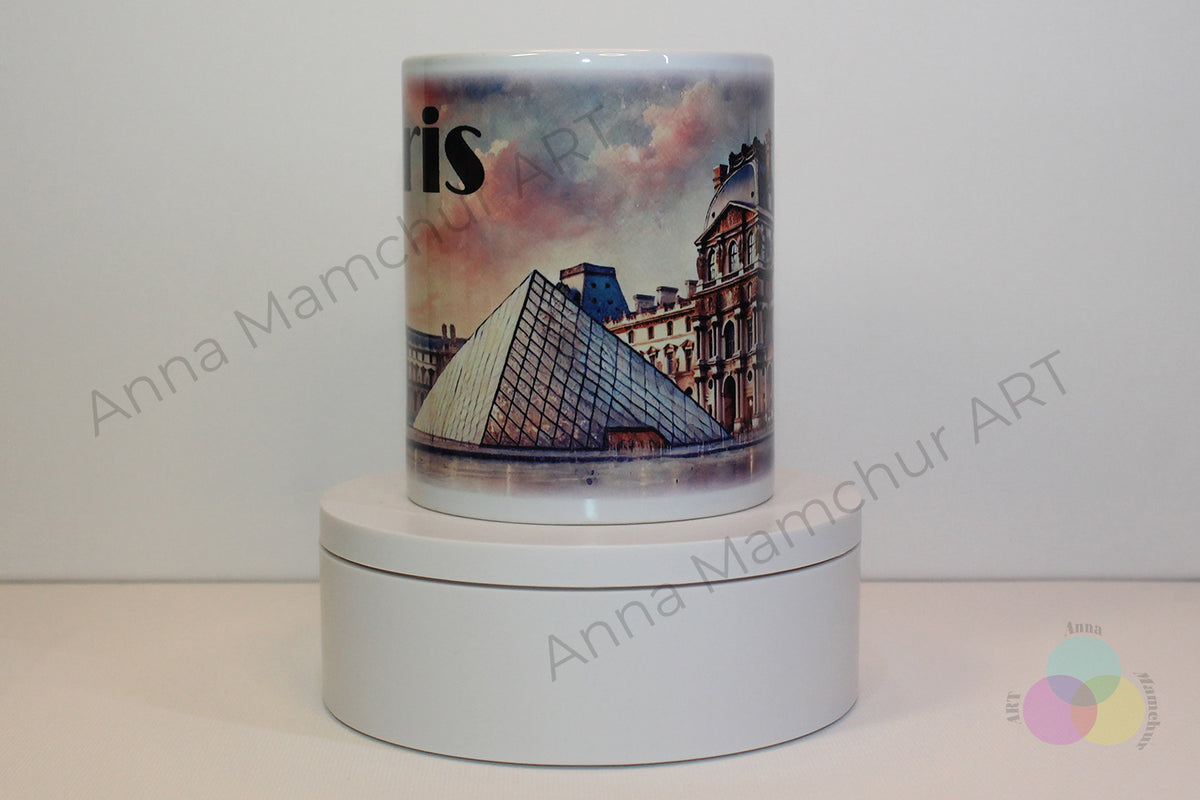 Tasse avec le Louvre dans un style aquarelle — Paris | Design artistique par Anna Mamchur — 002PAA01M